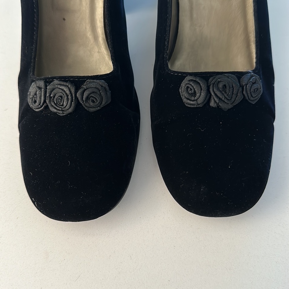 Unlisted by Kenneth Cole Black Velvet Pumps with Rosettes Square Toe Size 9